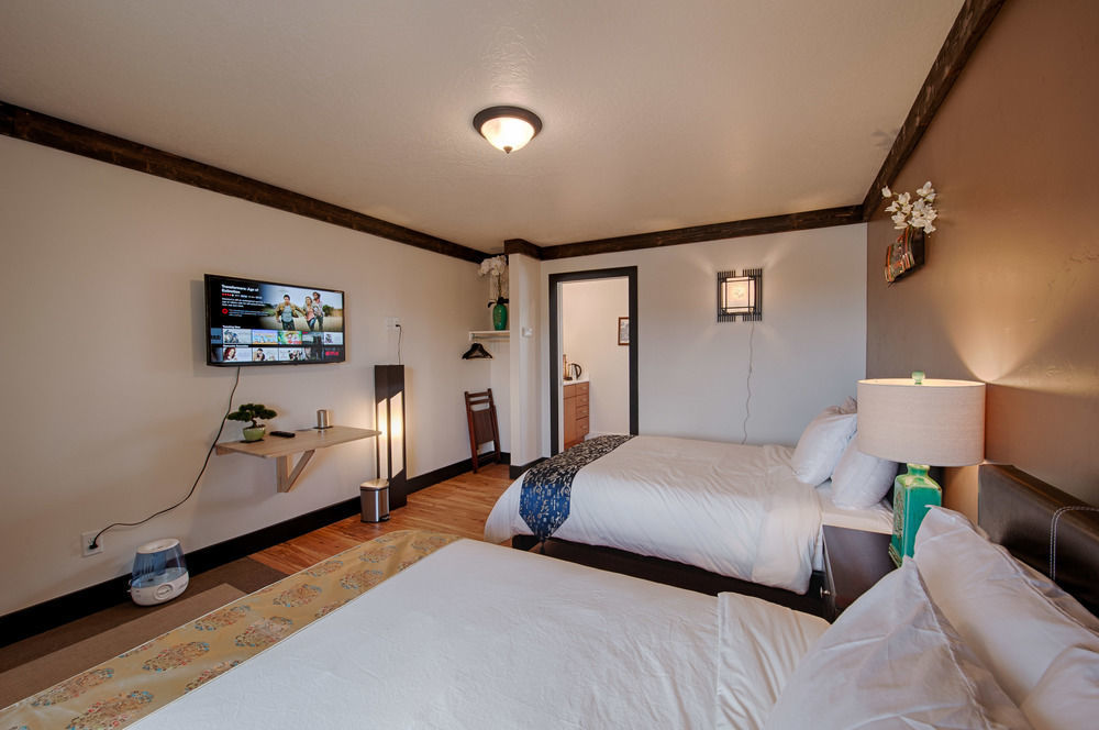 Tao'S Inn West Yellowstone Buitenkant foto